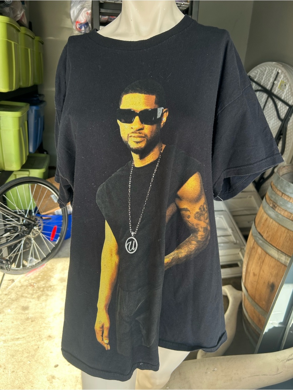 USHER PHOTO CUT OUT TOUR T-SHIRT size large as is condition
